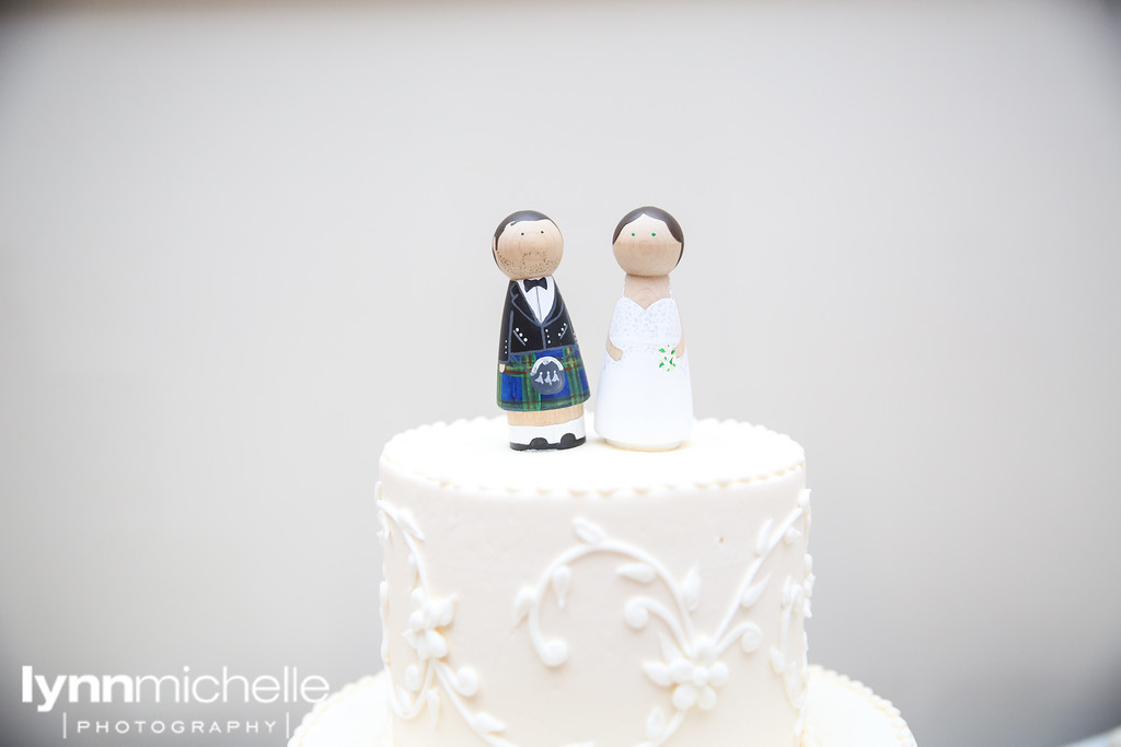 scottish cake topper and bride